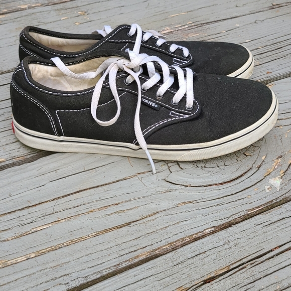 Vans Shoes - Vans black canvas lace up sneakers